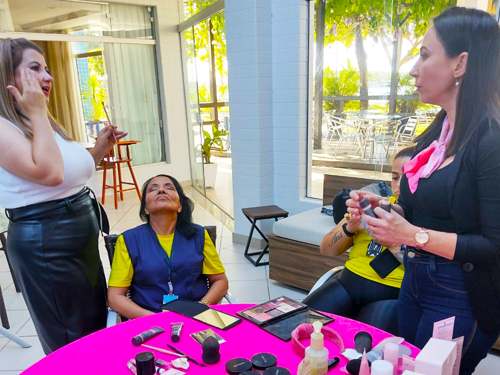 TEVE CUIDADOS ESPECIAIS NO DIA DAS MÃES