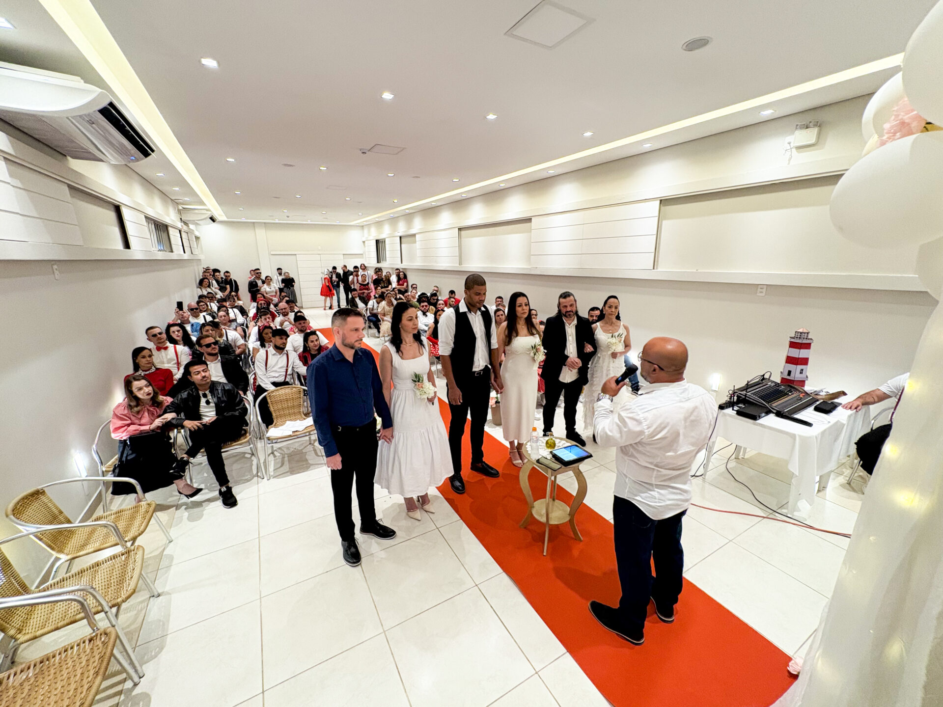 Retiro “Casados para Sempre” reúne casais em Balneário Barra do Sul e tem dois casamentos e uma renovação de votos