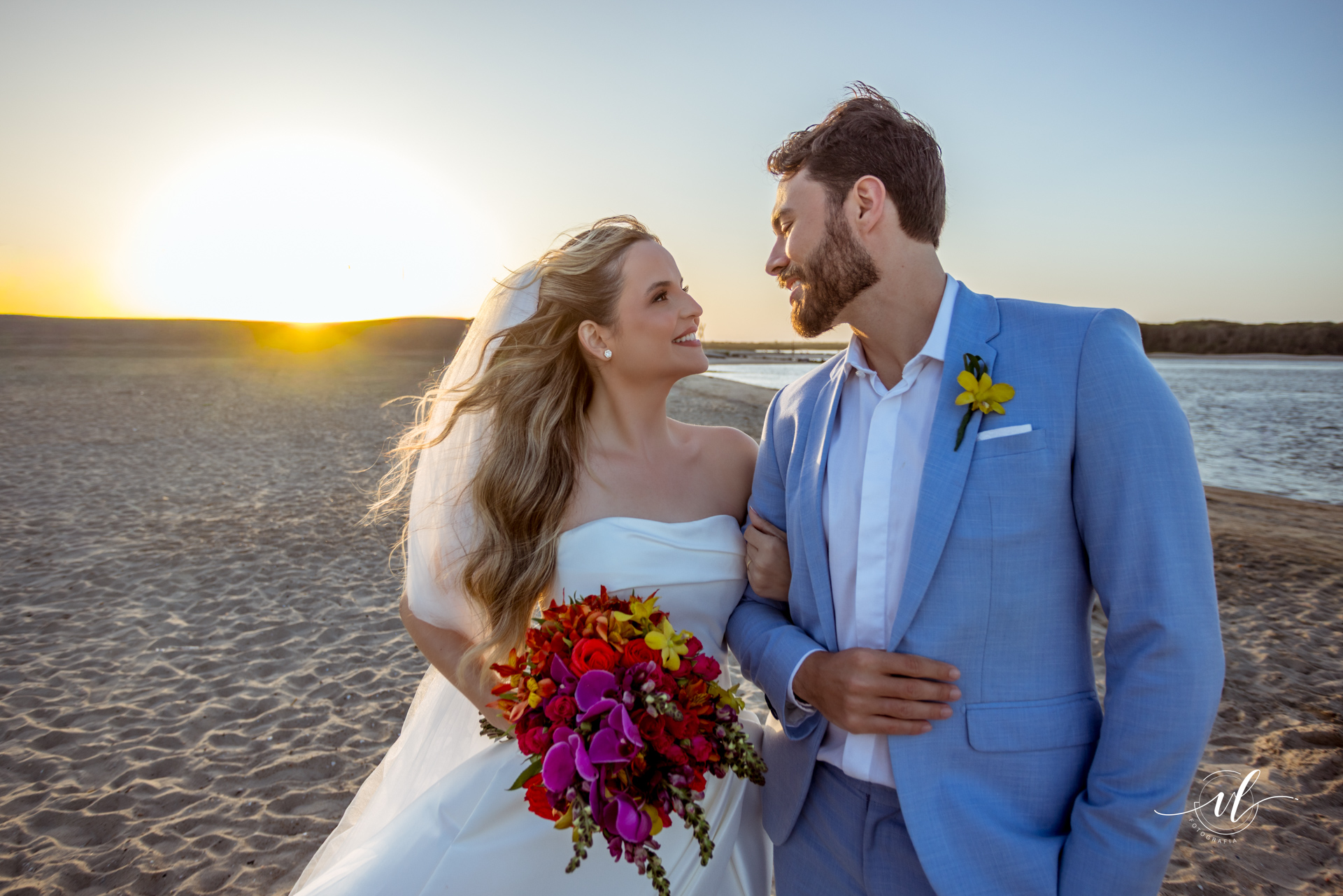 Hotel Bandeirantes da Barra recebe casamento de Murilo e Maria Cecília em cerimônia especial à beira-mar